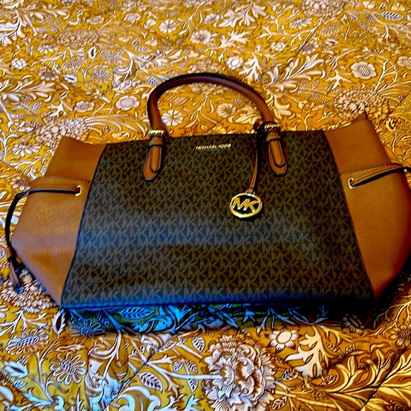 MKBag brand new without tag - Picture 1 of 8